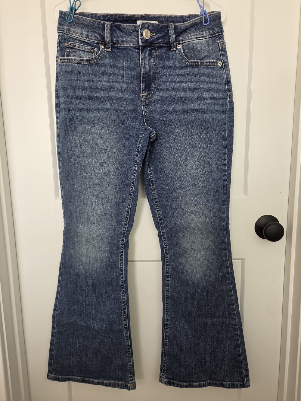 Maurices Women's Blue Flare Jeans - Classic Mid Wash. Size 6 Short. #KC